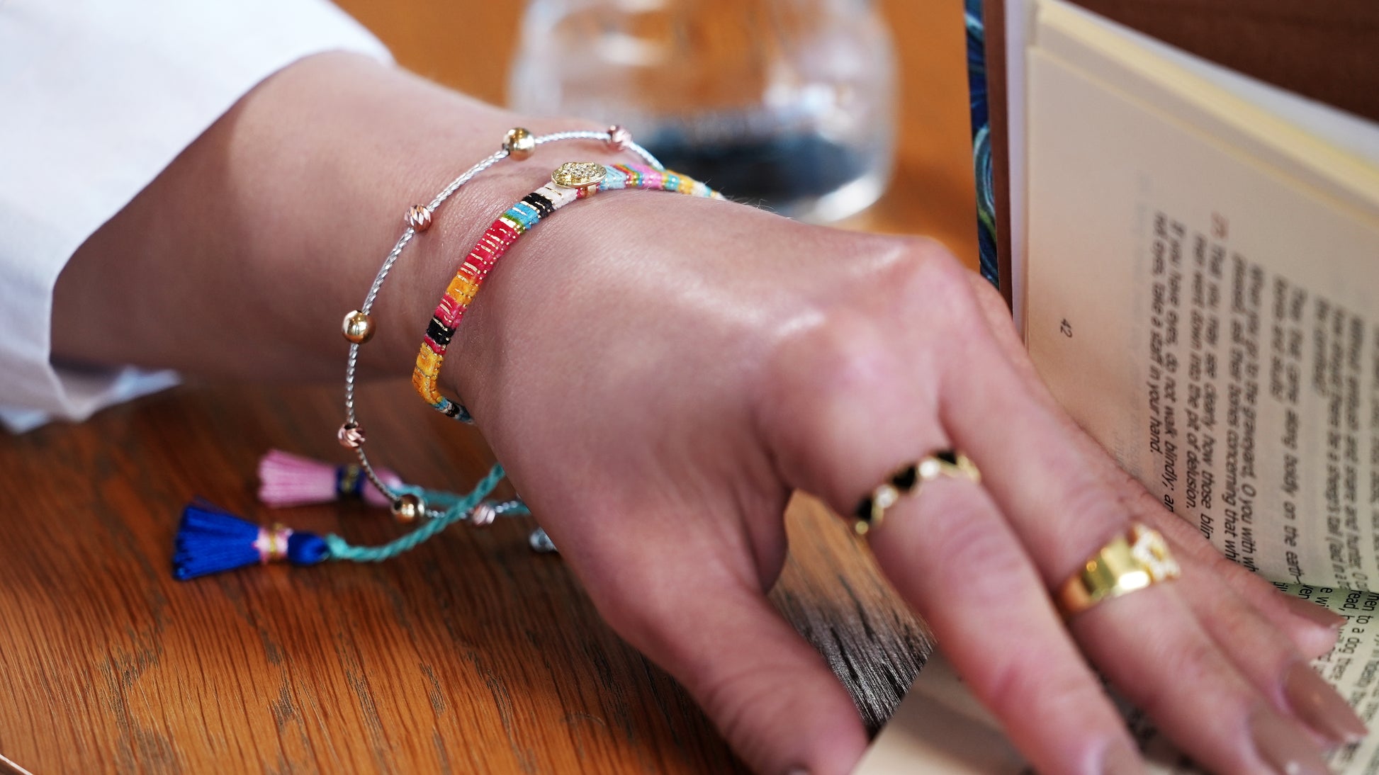Hamza Bracelet with Colorful Thread - shopzeyzey