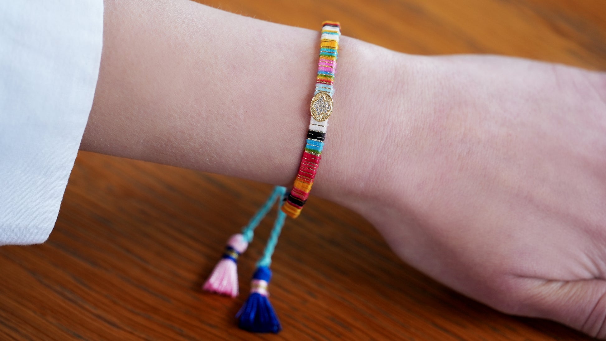 Hamza Bracelet with Colorful Thread - shopzeyzey