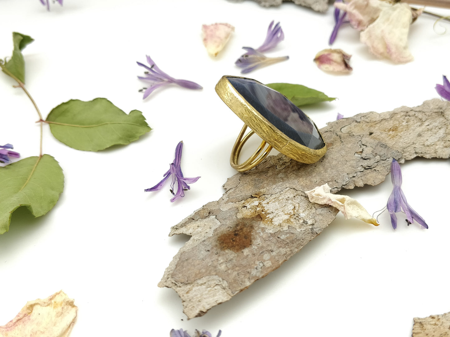 Cat Eye Statement Gold Ring - shopzeyzey