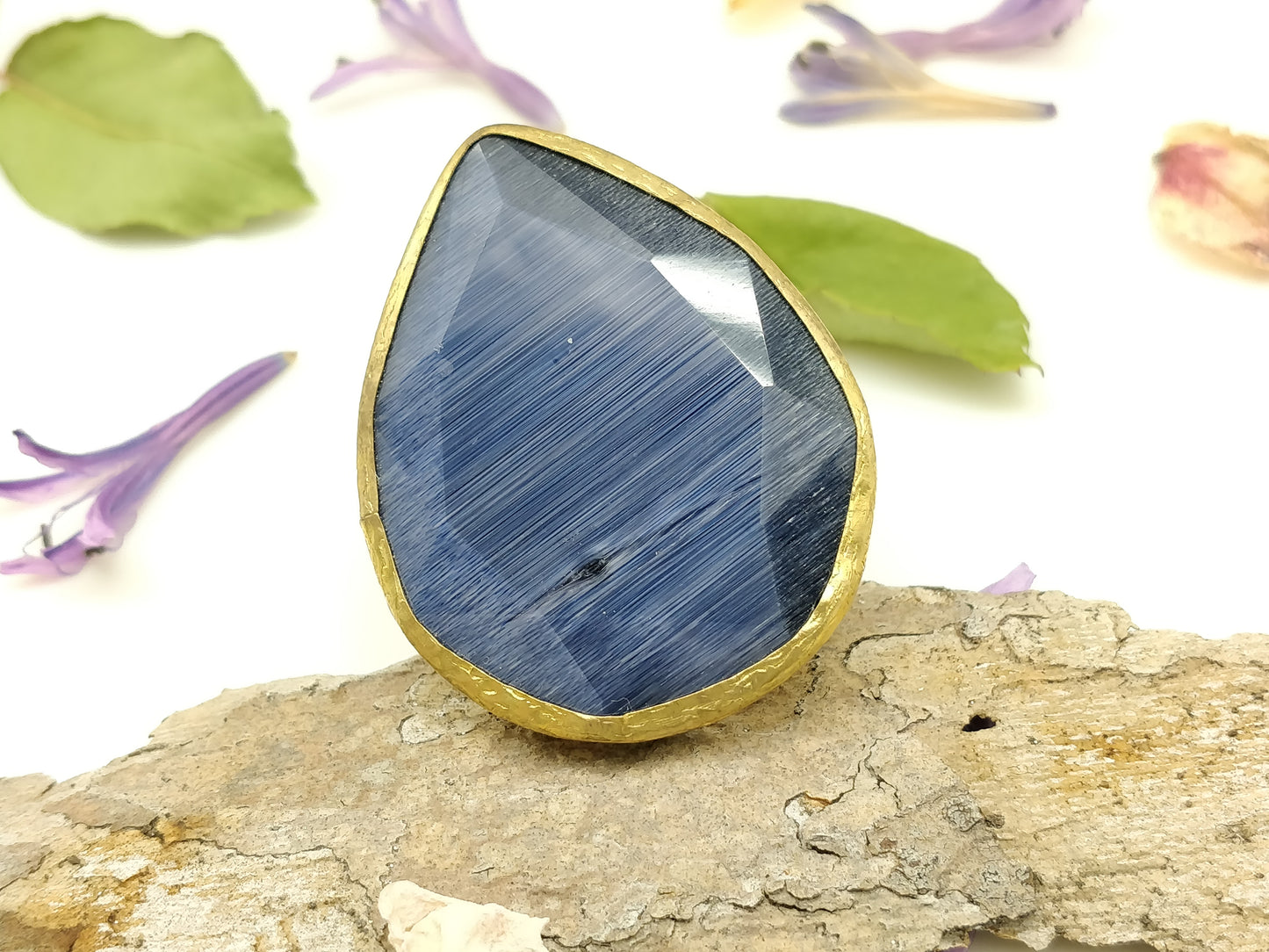 Cat Eye Statement Gold Ring - shopzeyzey