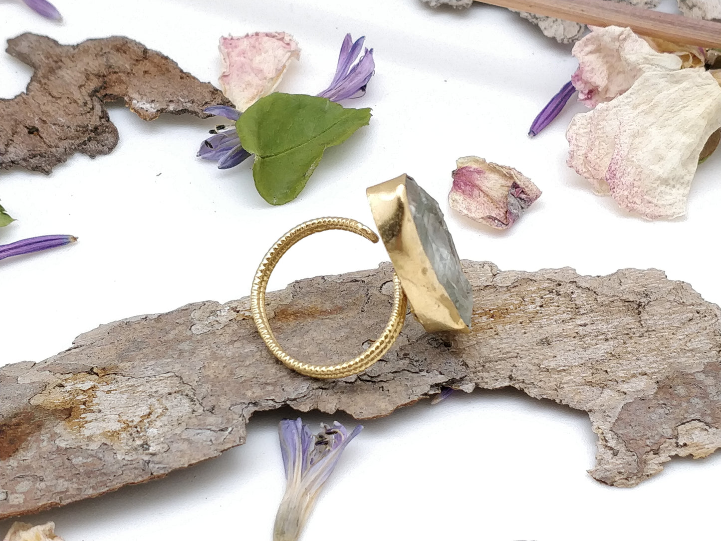 Crystal Quartz Gold Ring - shopzeyzey