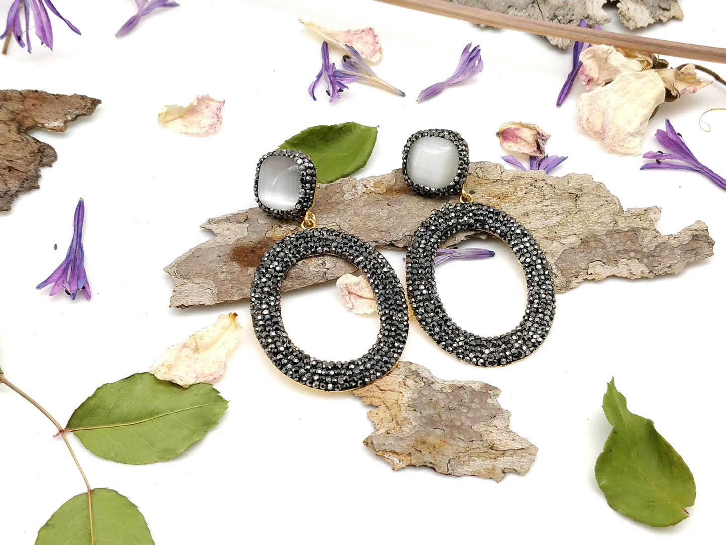 White Cat Eye Round Earrings - shopzeyzey