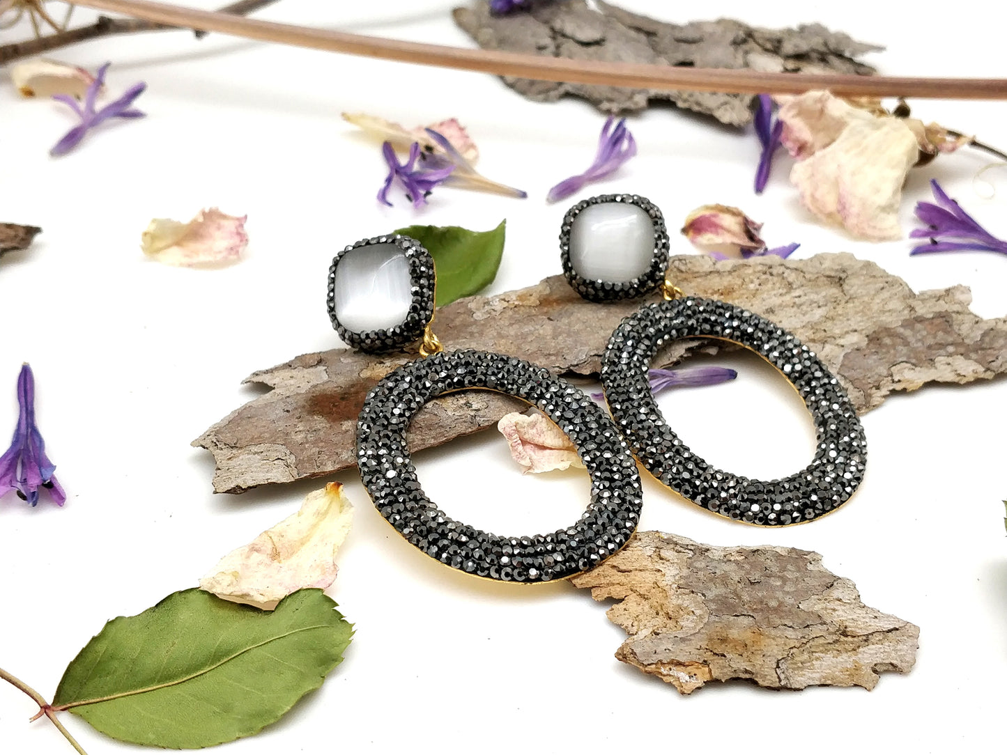 White Cat Eye Round Earrings - shopzeyzey