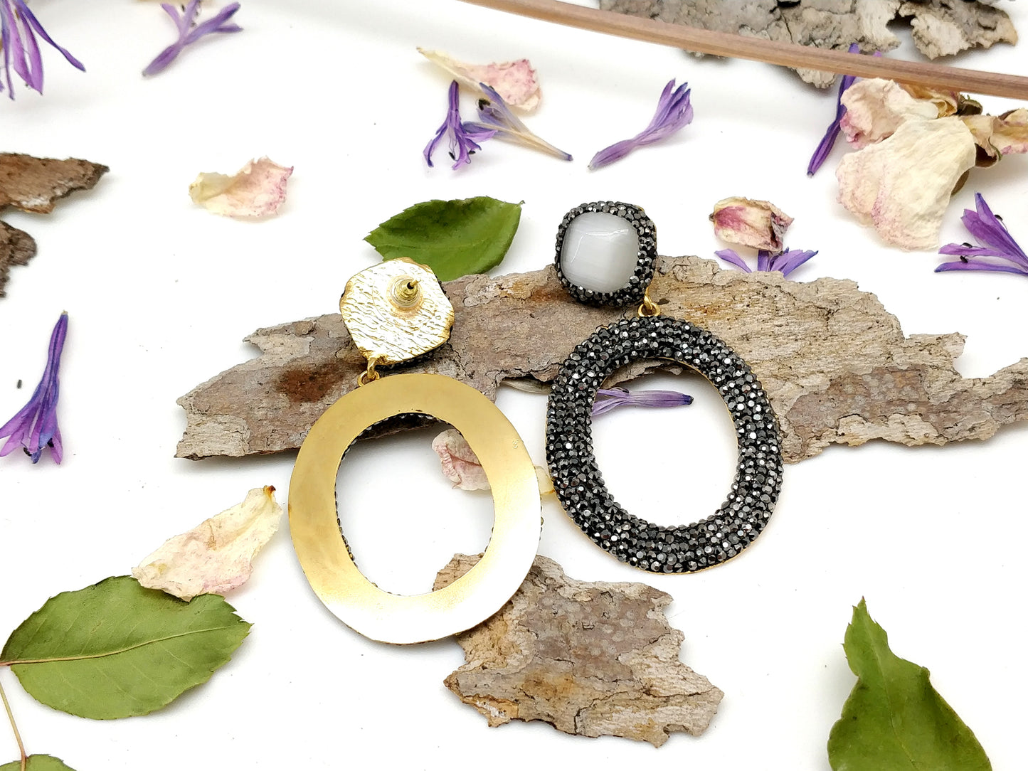 White Cat Eye Round Earrings - shopzeyzey