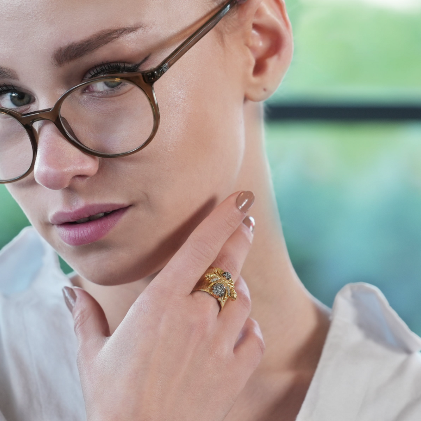 Gold Wide Band Bumble Bee Ring - shopzeyzey