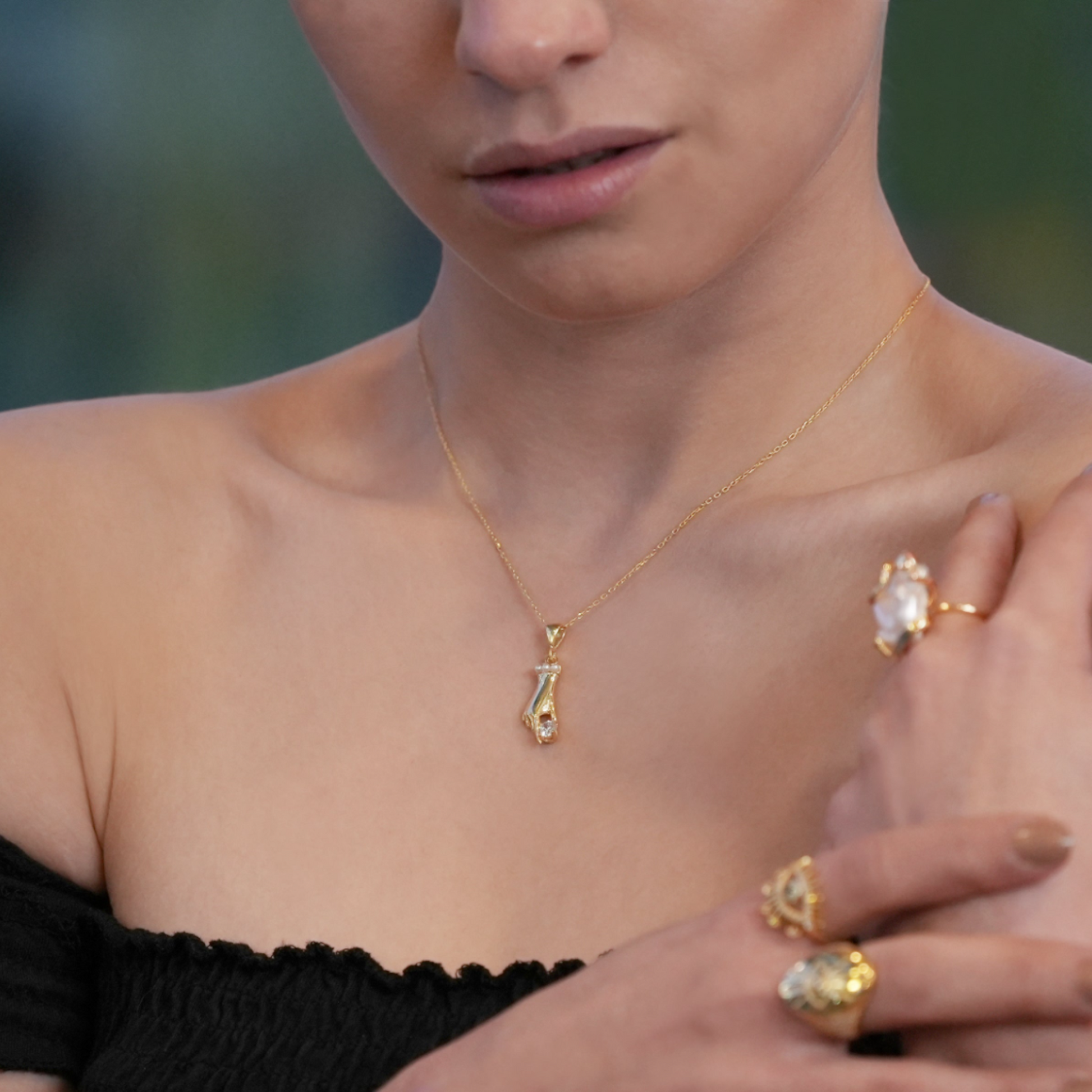 Disembodied Hand Gold Necklace - shopzeyzey