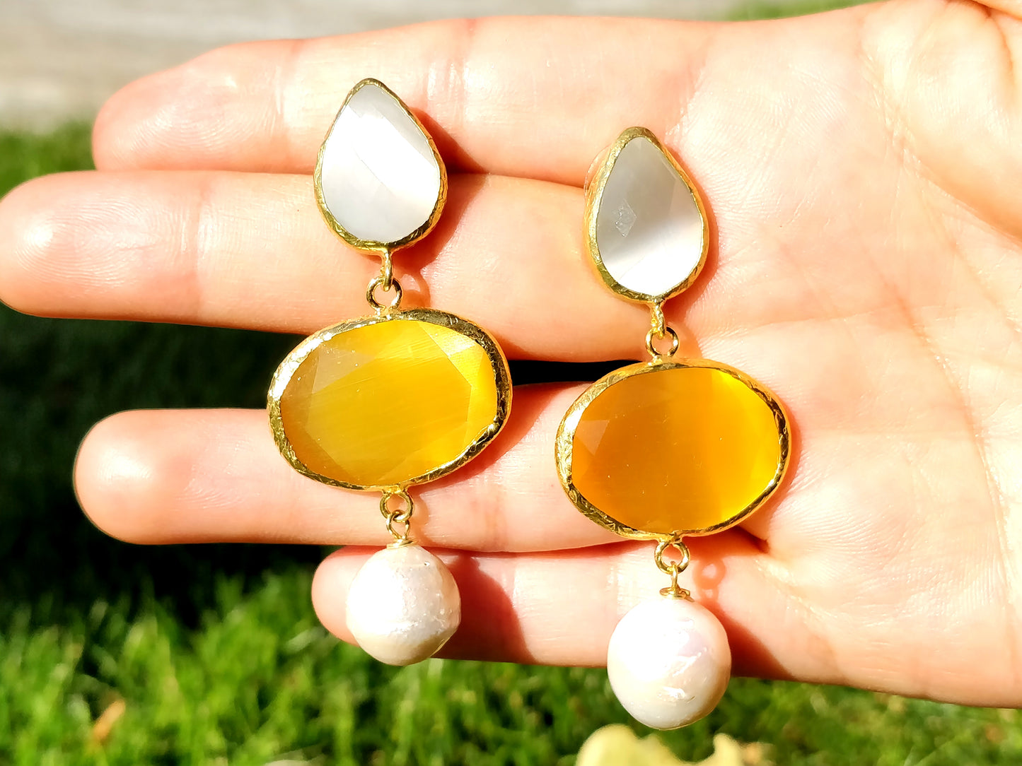 Sunny Cat Eye Statement Earrings - shopzeyzey